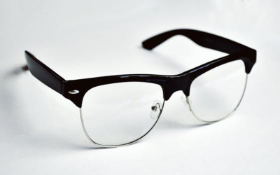 How to Clean Your Eyeglasses